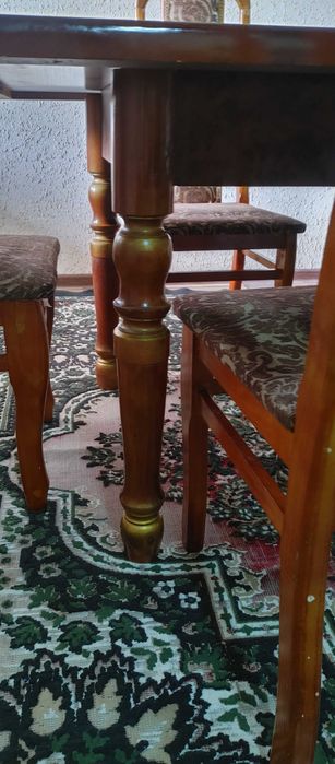 Продам стол со стульями.