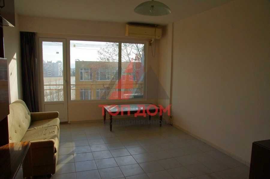 Дава се под наем Тристаен апартамент в Варна, Цветен квартал - 65 кв.м за 306 € - Снимка #1