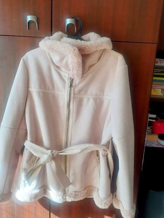 Продавам дамско яке от еко кожа