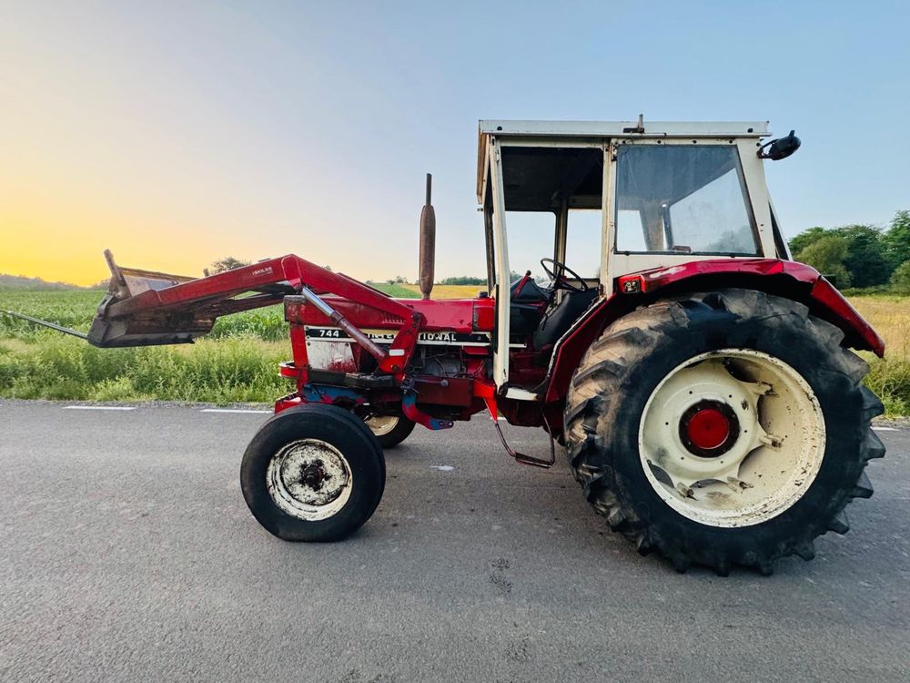 Tractor IH International Case 744 de 74cp în 4 cilindri Recent Adus