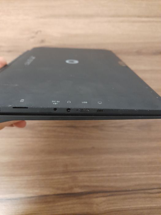 Tableta 2 in 1 cu tastatura