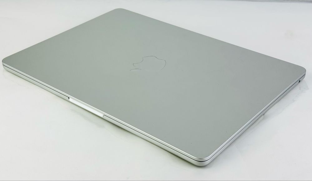 НОВ! Apple MacBook Air 13" M2 16RAM 256SSD Silver Гаранция!