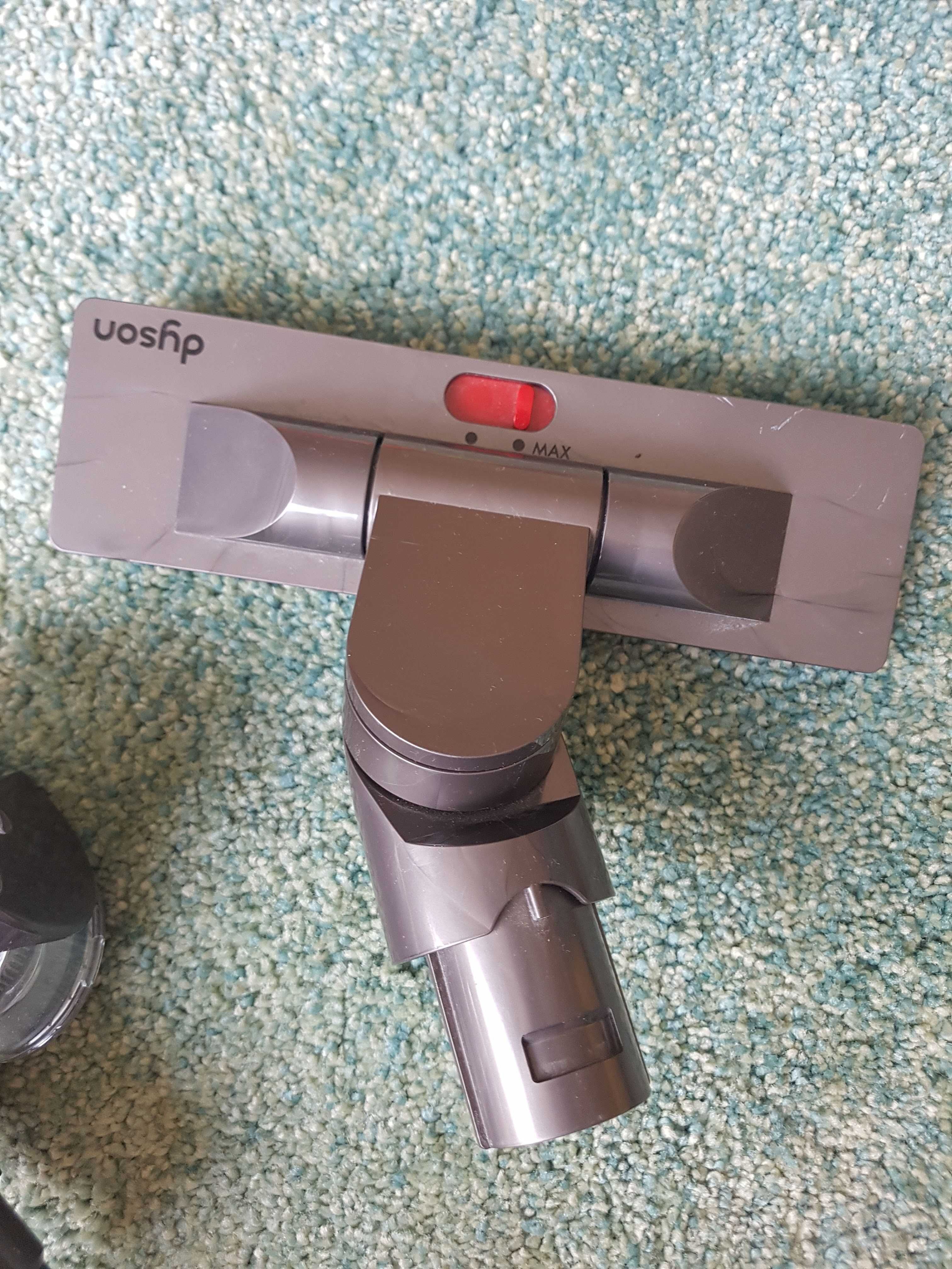 Dyson DC59 безкабелна прахосмукачка с нова батерия и приставки