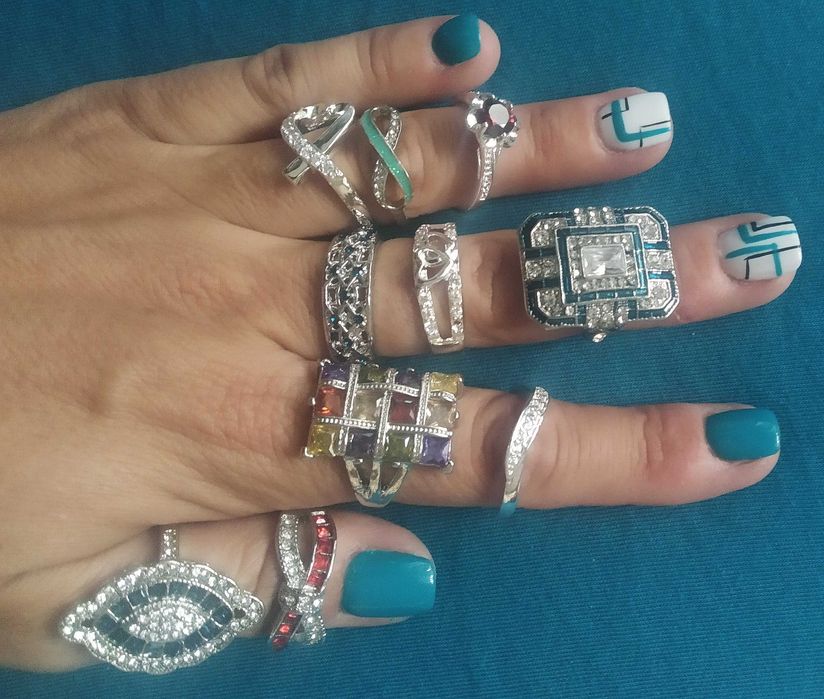 Елегантен, сребърен пръстен. Нови модели, цени 35/58 лв. В кутия.