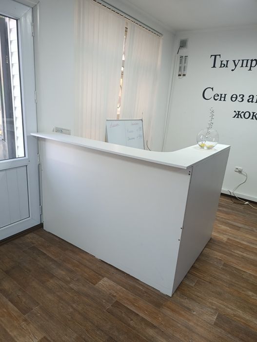 Офисный мебель, ресепшен, диван, парта, стулья,  кресло