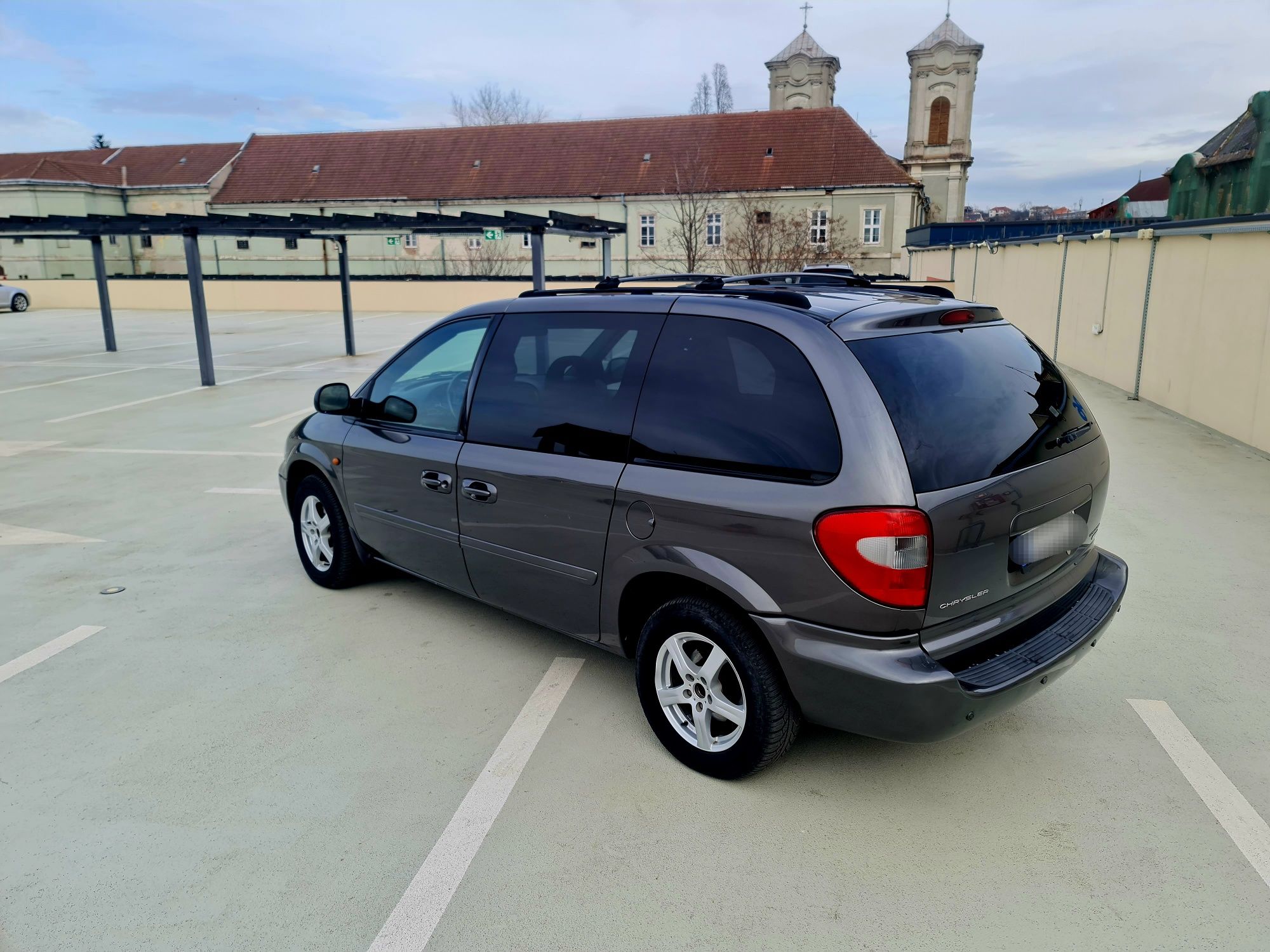 V/S/Rate Chrysler Voyager LX - 6 locuri ( cu vw sharan,seat,audi,bmw