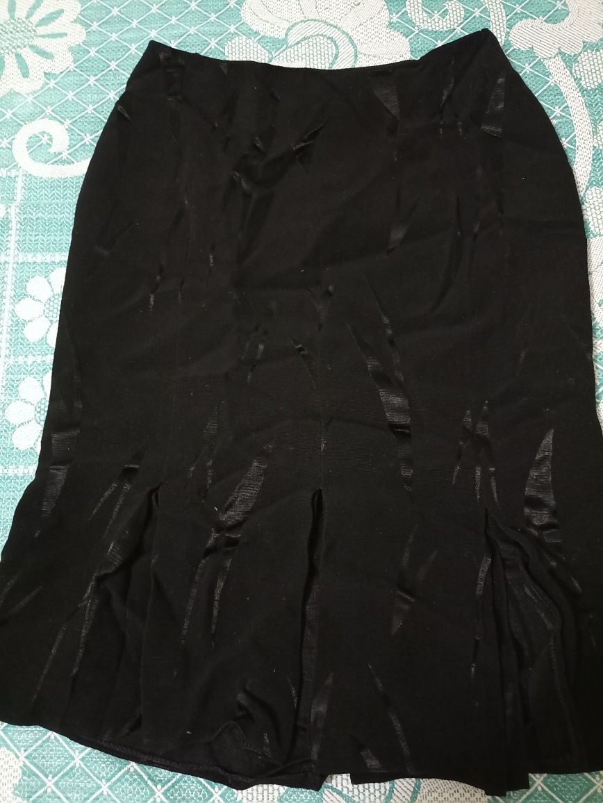юбки, черные,и одна цвета хаки