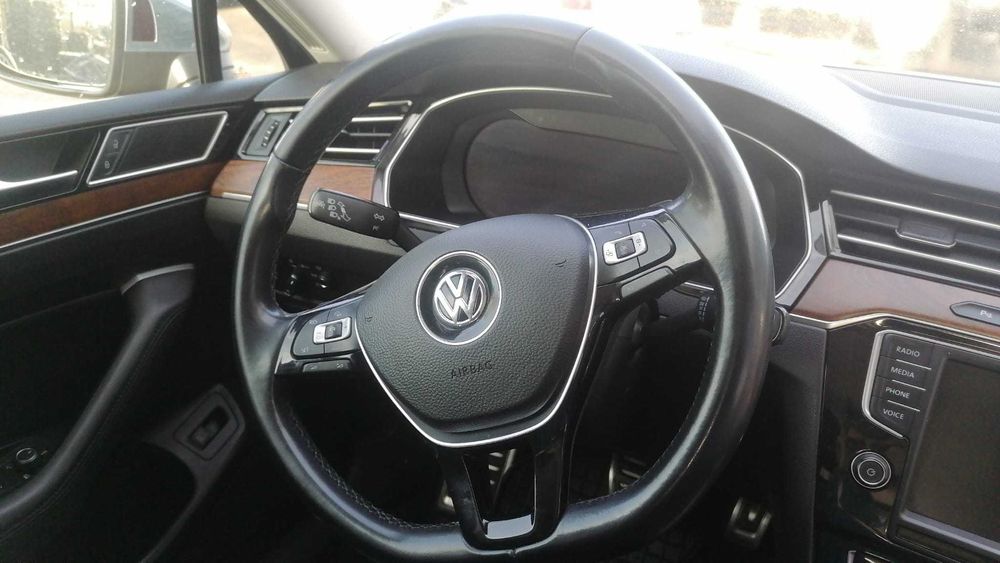 dezmembrez passat b8/usi passat b8/hayon passat b8/bara spate passat