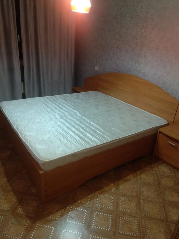Продам двуспальную кровать