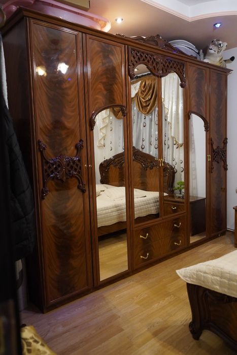 Спалня гардероб тоалетка и 2 нощни шкафчета