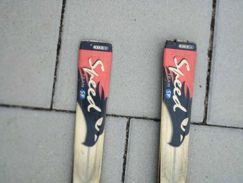 Vând schiuri folosite