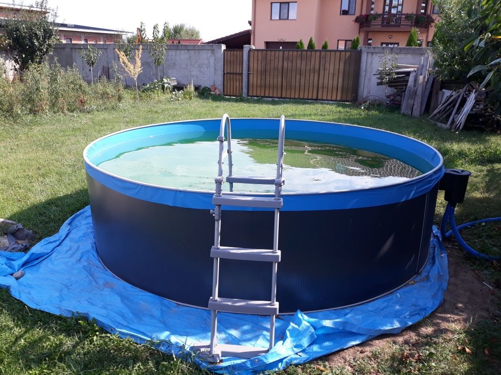 Vînd piscină cu pompă de recirculare