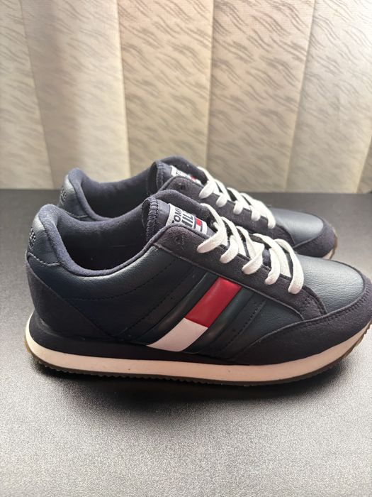 Adodasi Tommy Hilfiger