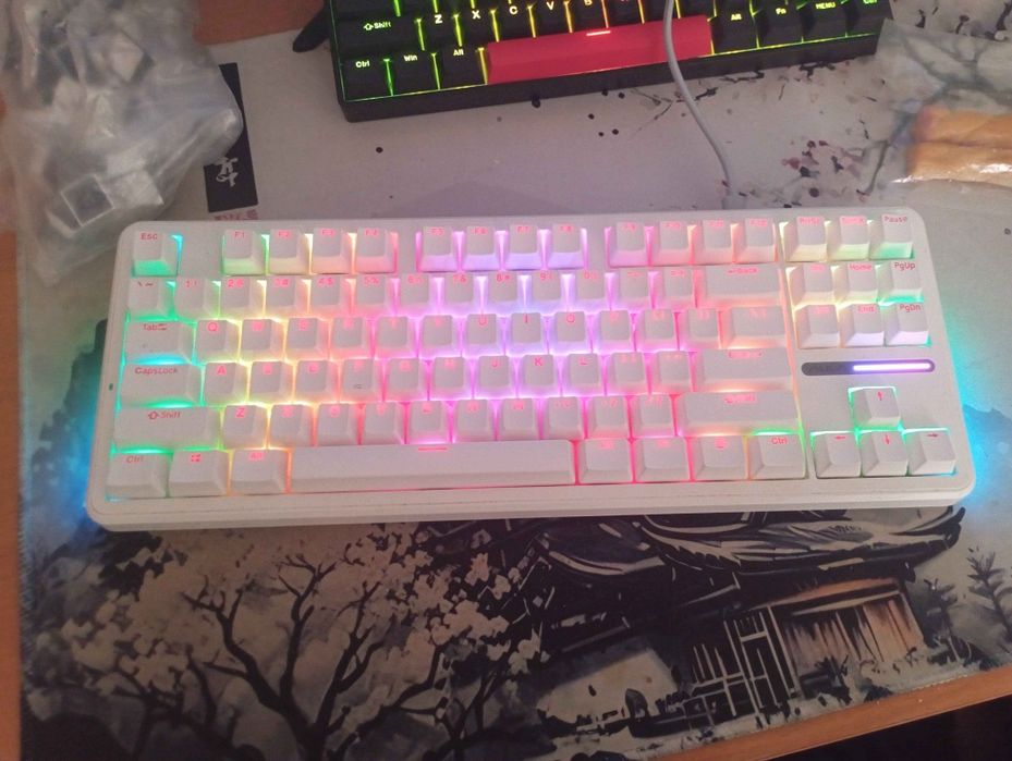 Продаю две клавиатуры