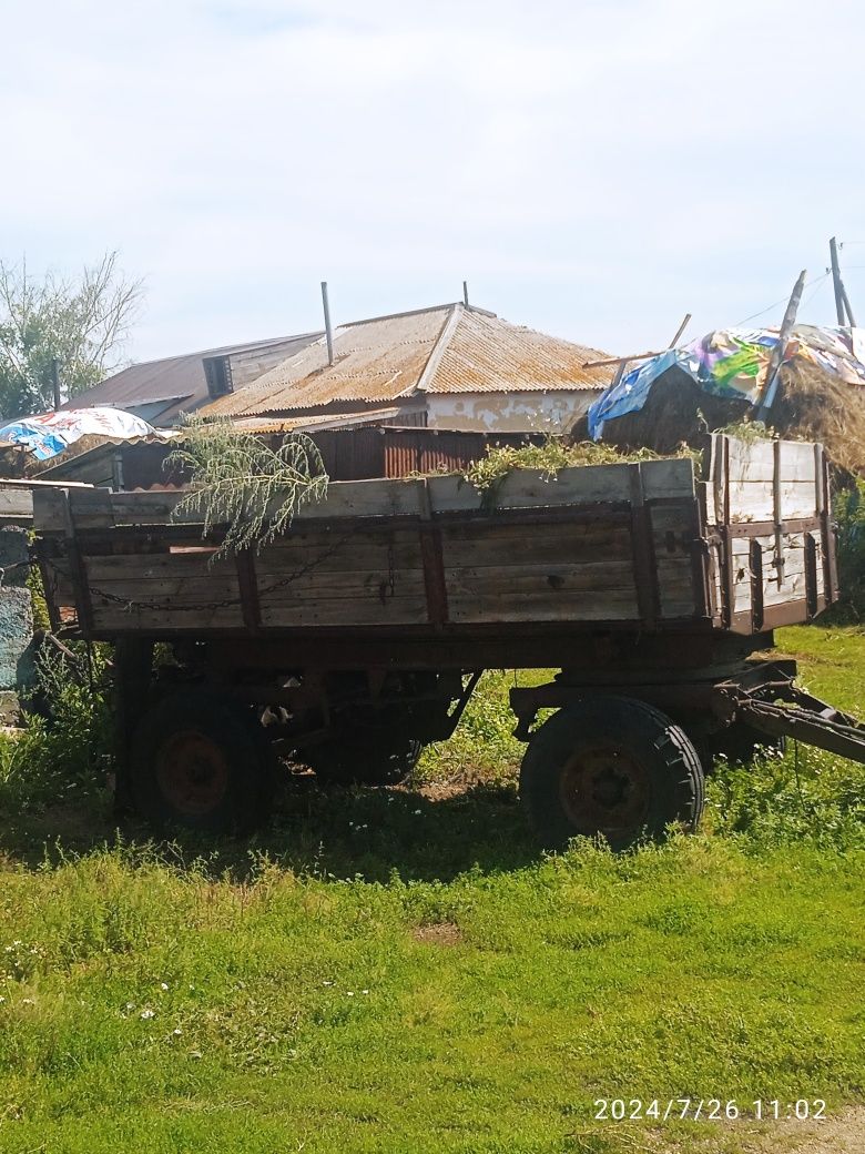 Продается трактор и две тележки