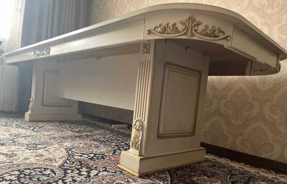 Mehmonxona, ofislar uchun moljallangan stol