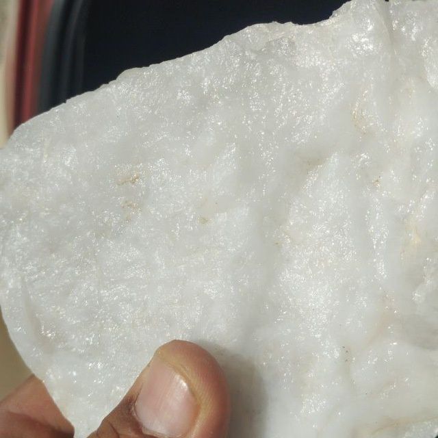 Oq,qora,qizil mramor toshlari va kroshkalarini kelishib sotamiz Tel:93