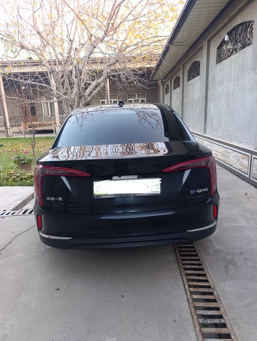 Продается HONGQI EQM5