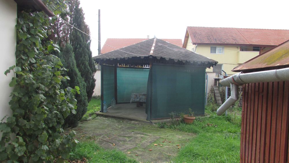 casă cu 3 corpuri de clădiri  Deva Cristur