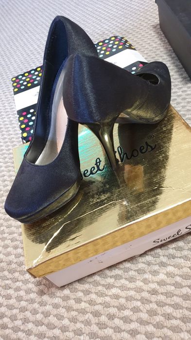 Vând pantofi marimea 38