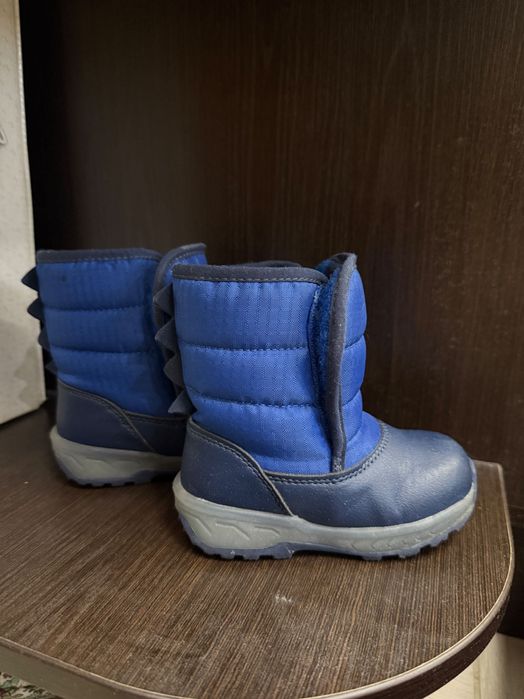 Детская фирменная обувь в отличном состоянии