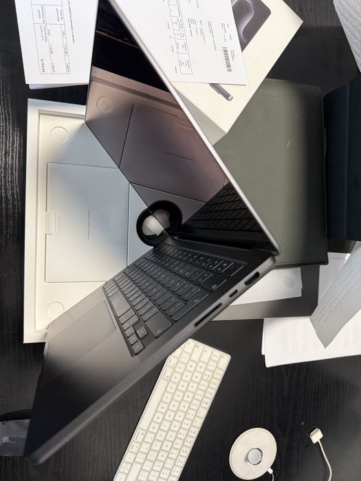 MacBook Pro 14” M4 16gb Ram 512gb SSD factura garantie impecabil Husa