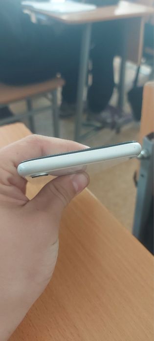 Продам Iphone xr 10r