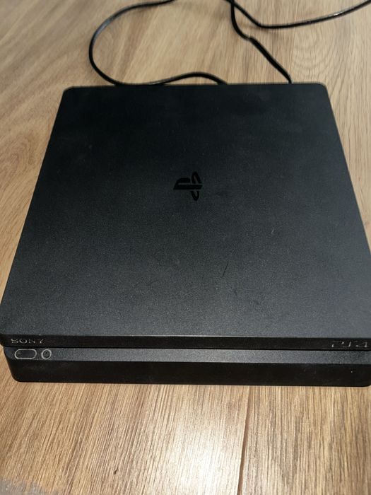 PLAYSTATION 4 incl. maneta