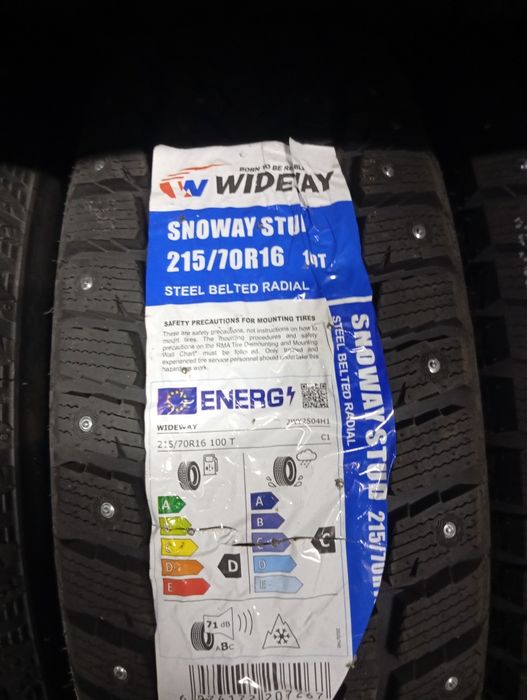 Зимние шины, шипованные, новые 215/70R16