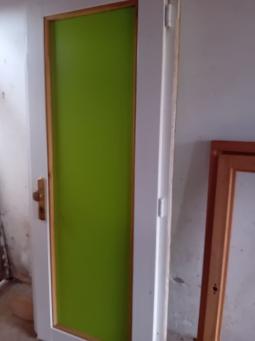 Vând uși și geamuri de termopan din lemn