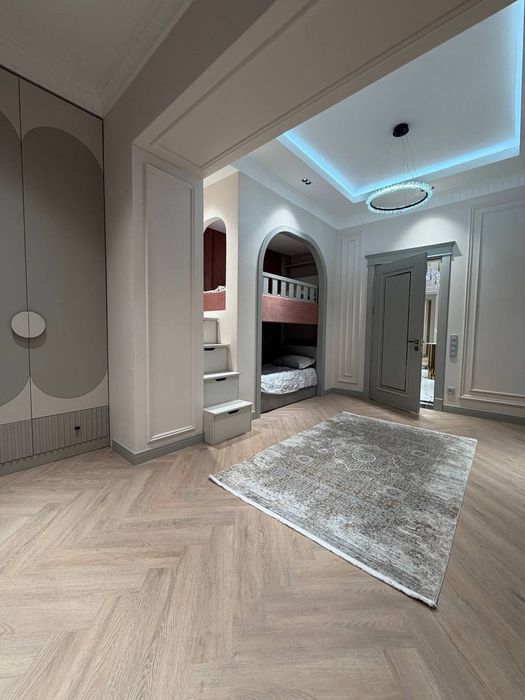 Ц-1 ор-р Black star burger 4х комнатная Банковский дом евроремонт 180м