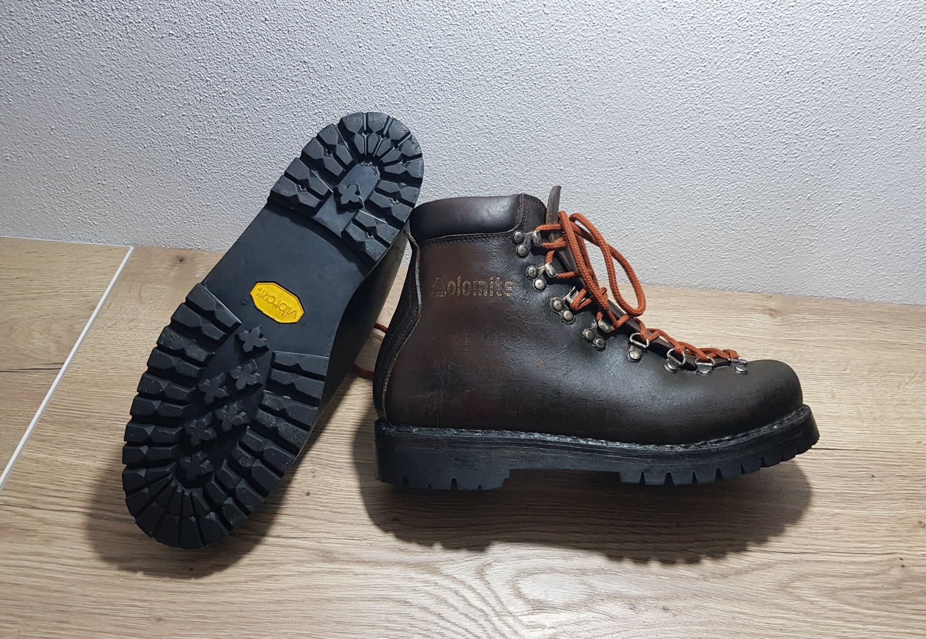 Bocanci tehnici DOLOMITE, piele naturală, tălpi VIBRAM, nr. 43, Italia