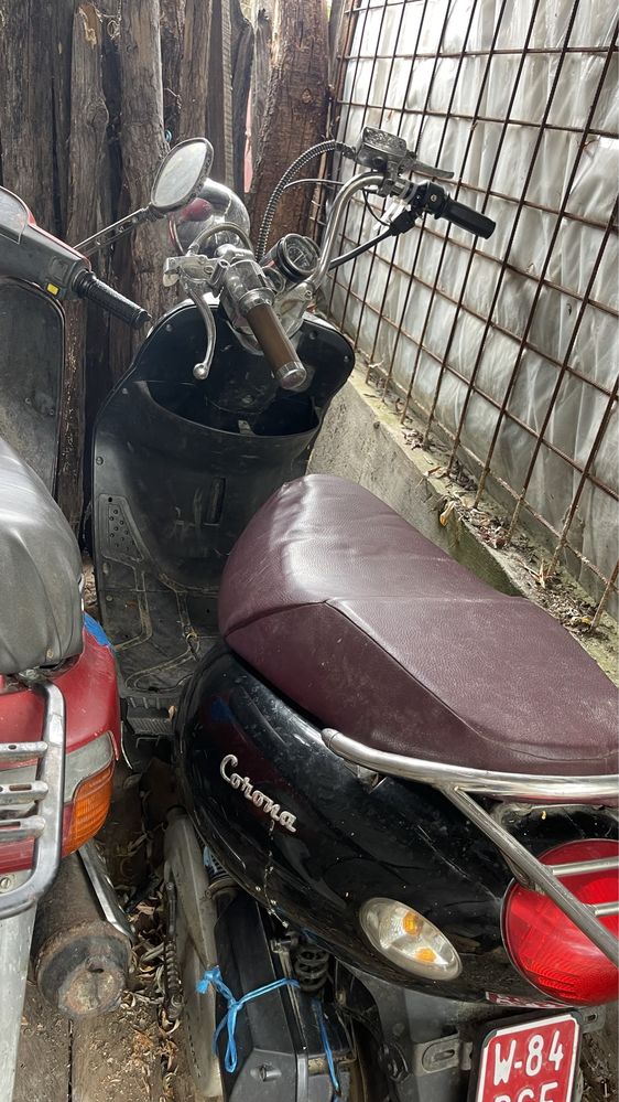 Scutere de vanzare, doua la pret de una