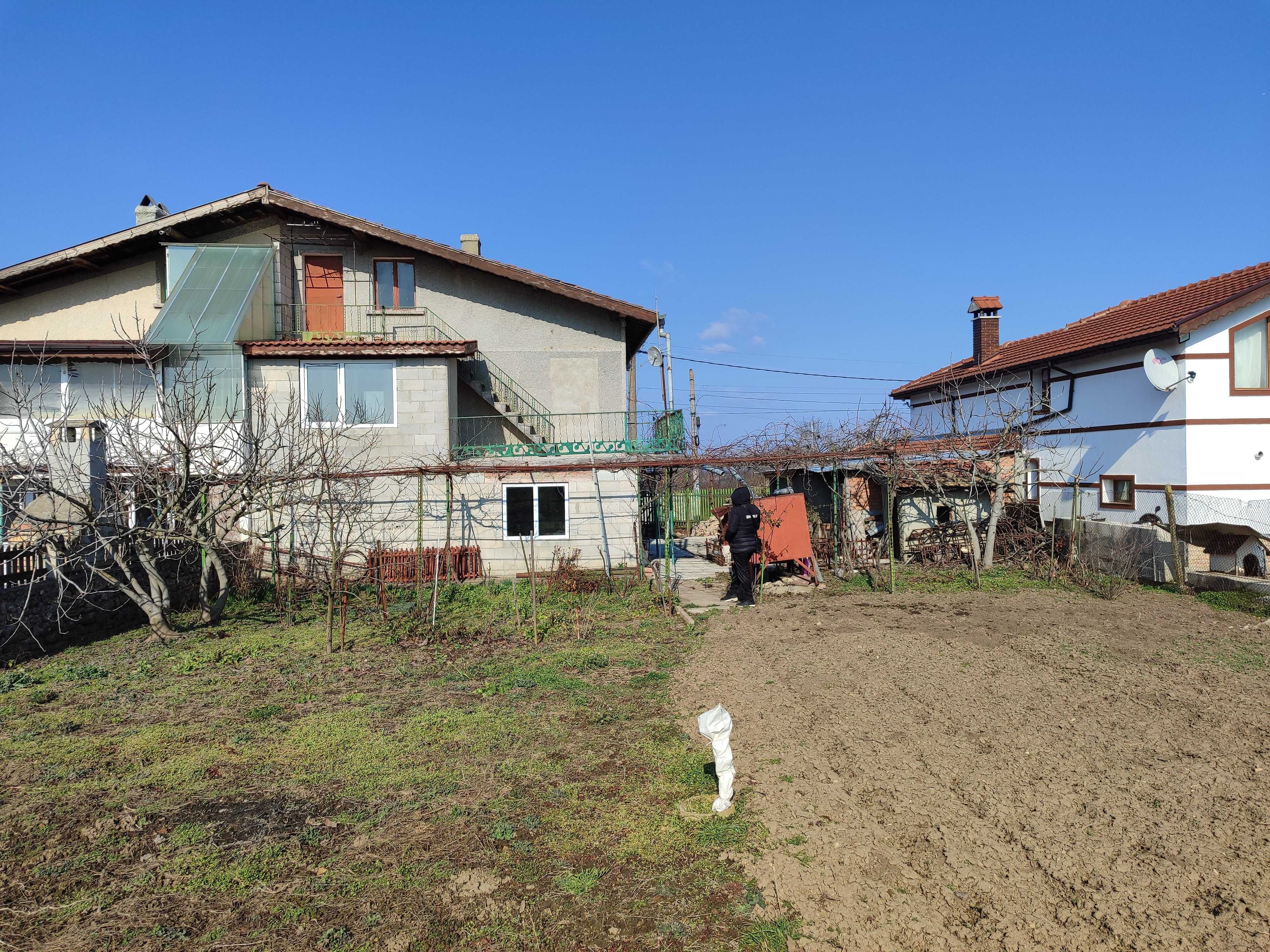 Къща близнак в Плачи Дол
