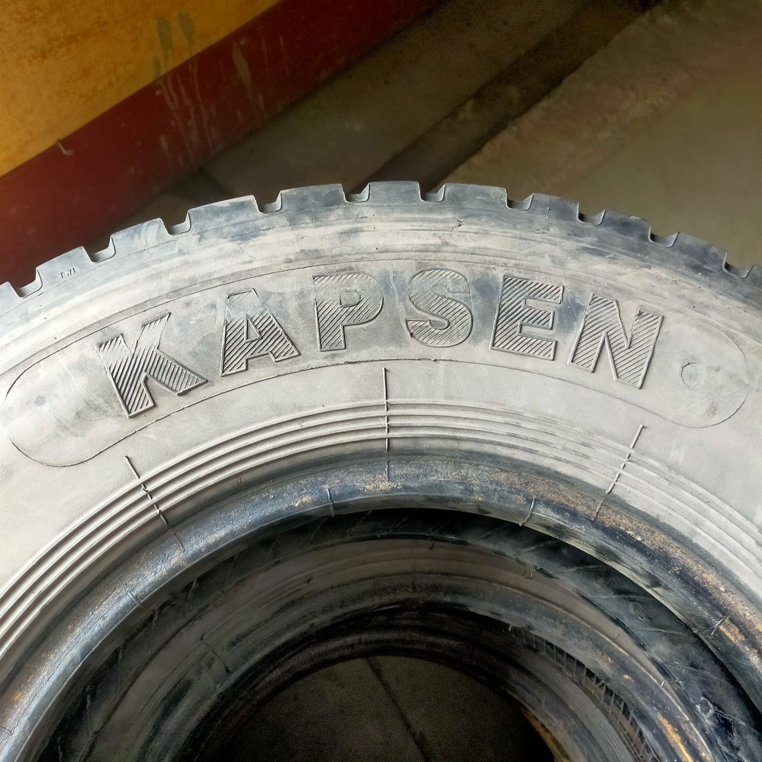 Продам китайскую резину б.у.