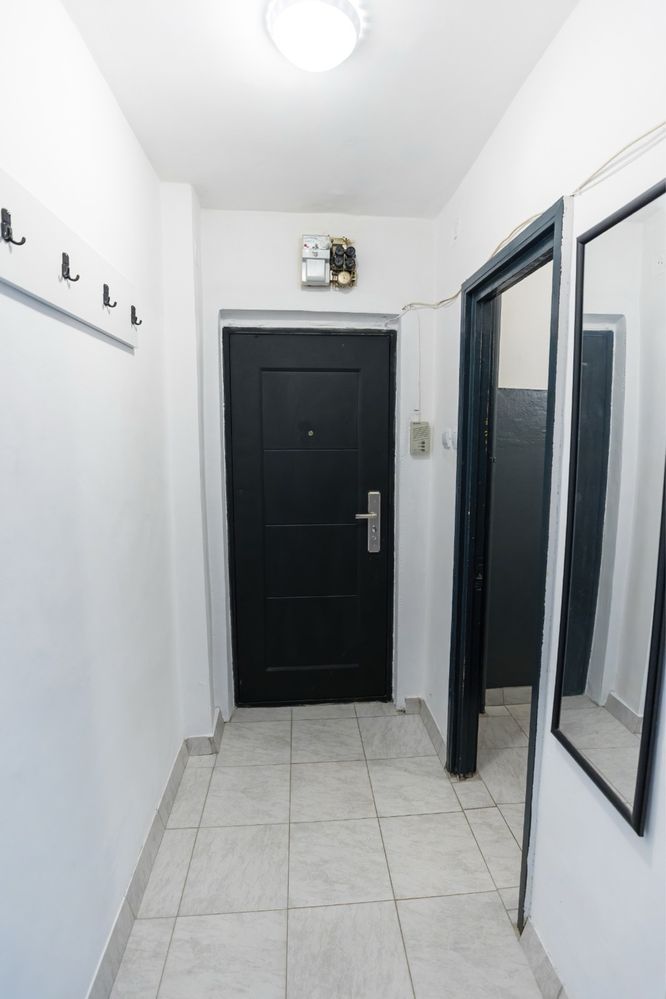 Inchiriez garsoniera zona racheta Craiovita