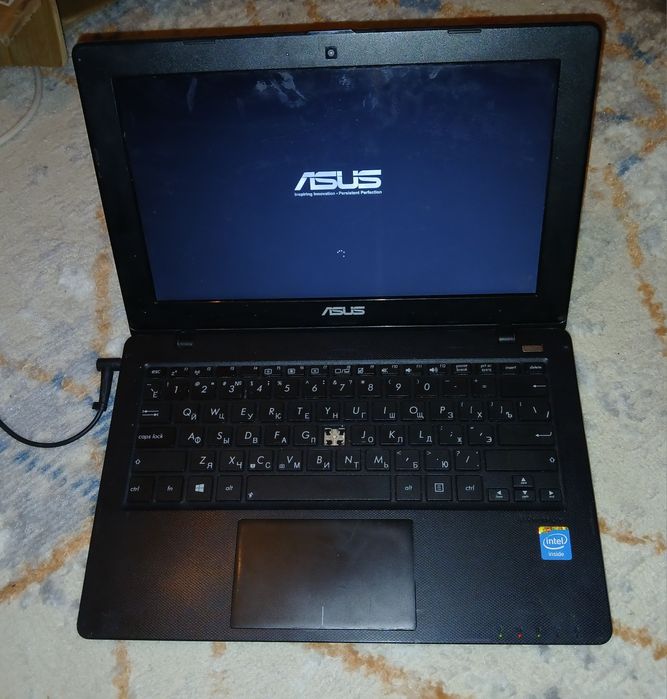 Офисный ноутбук Asus