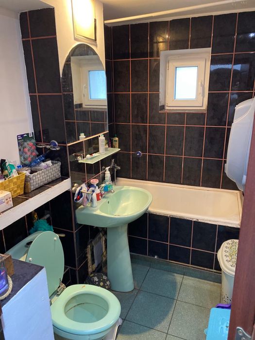 Vand apartament decomandat zona consul