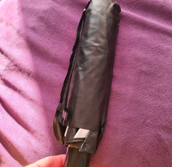Parasolar auto tip umbrela cu husa piele depozitare