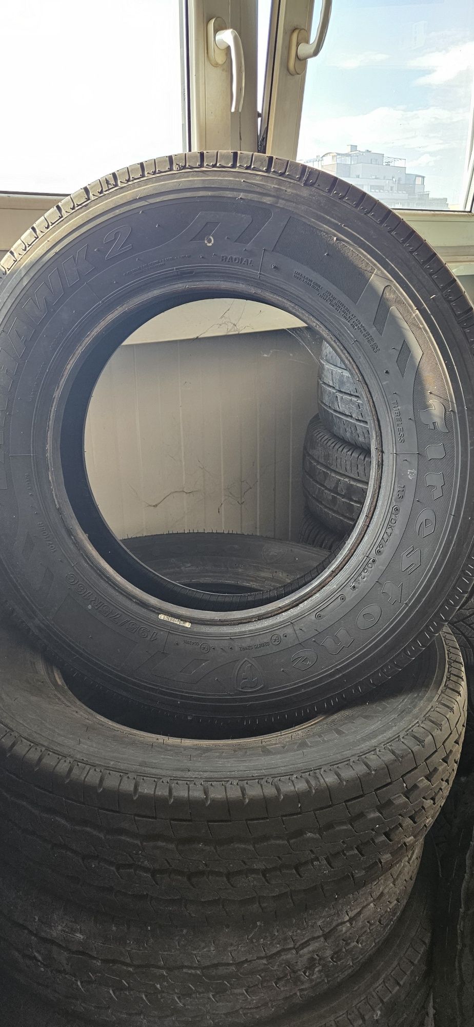 Гуми бусови 195/75/16C Firestone Vanhawk 2 - 4броя.