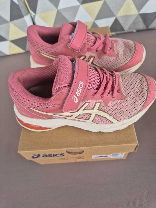 Детски маратонки Asics номер 28.5