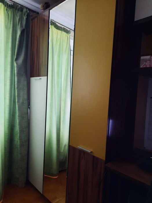 Продам шкаф с зеркалом