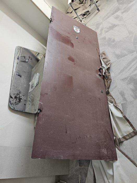 Метална / блиндирана врата