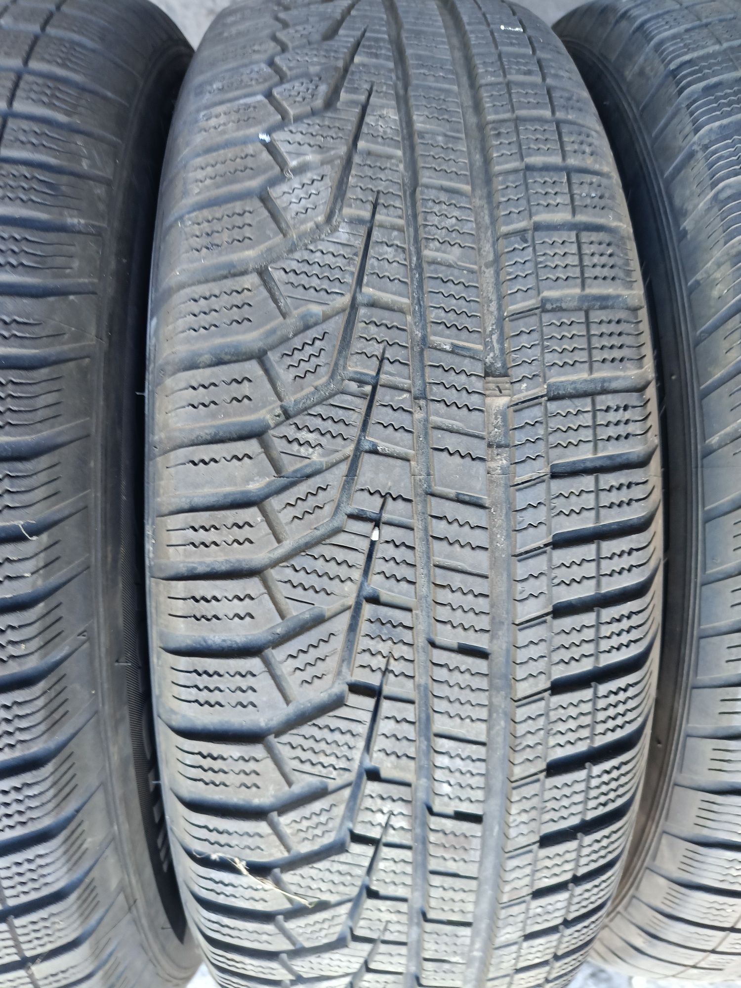 Зимни гуми -16цола -215/70-1бр.-60лв."HANKOOK"