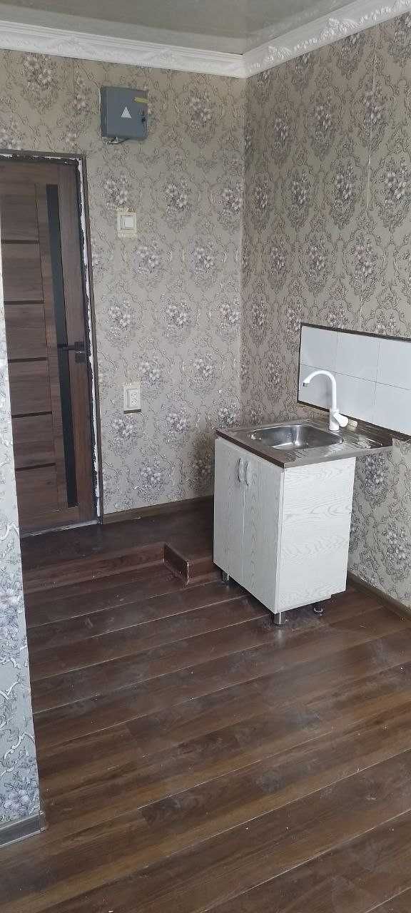 1 ком. квартира в общежитии, евроремонт, туалет душ внутри, своя!