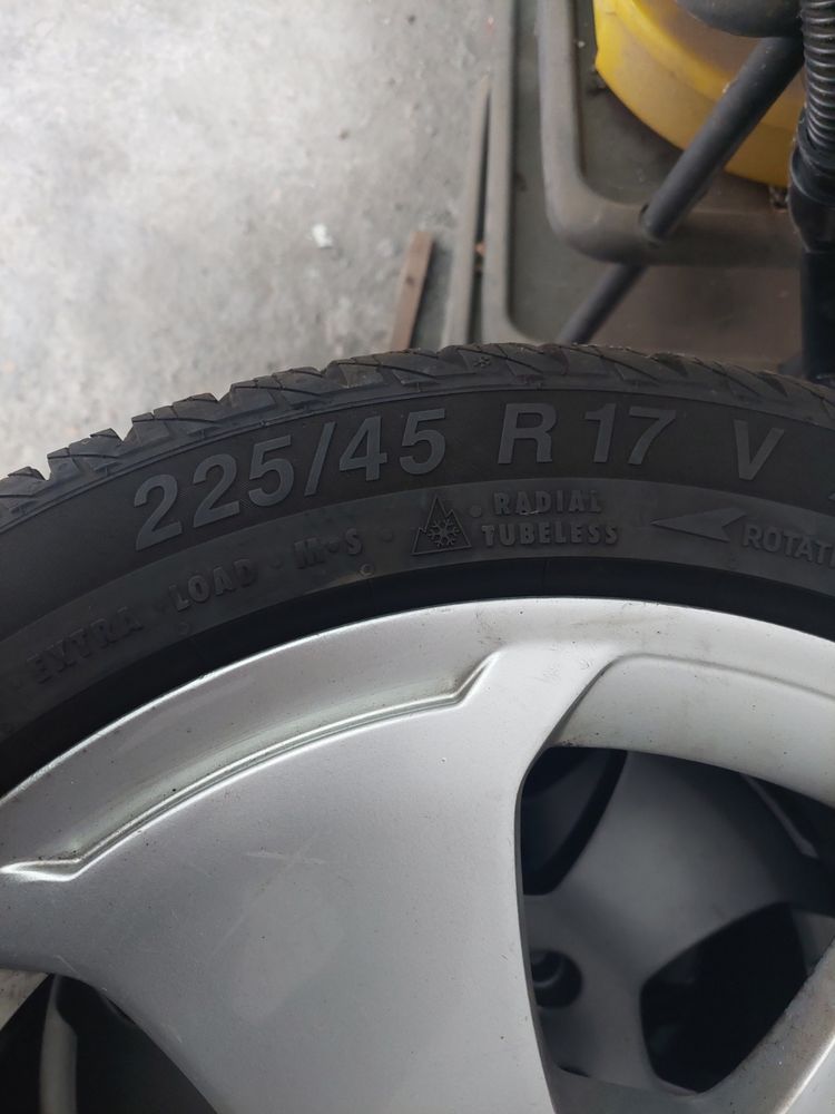 Зимни гуми с джанти 225х45х17