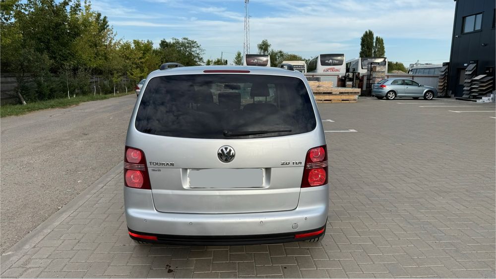 VW Touran Facelift an 2008 2.0 Diesel 140cp 2599€