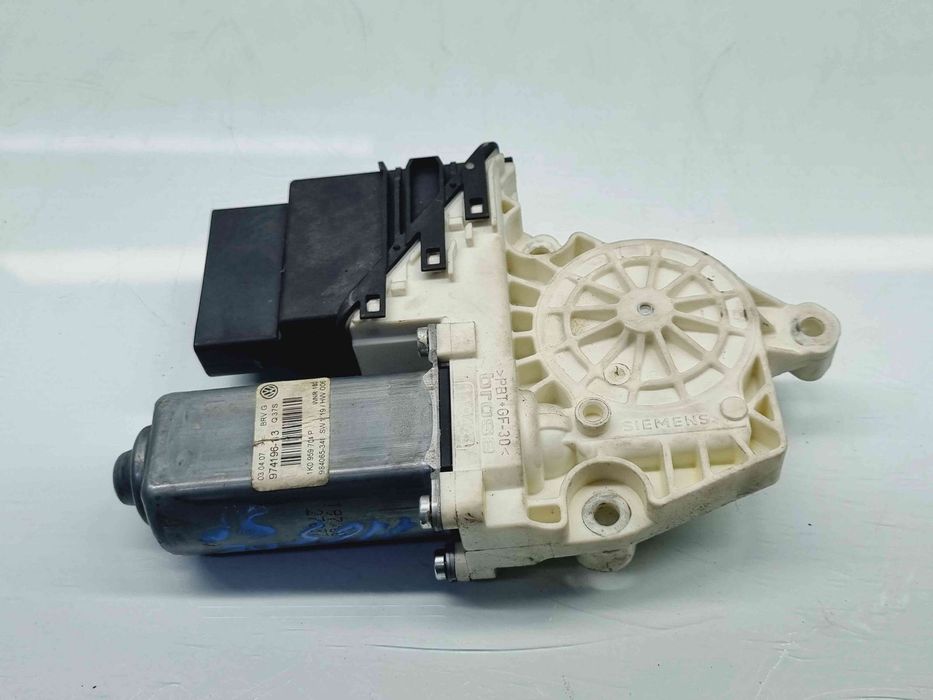 Motoras geam dreapta spate Volkswagen Passat B6 Variant (3C5) [Fabr 20