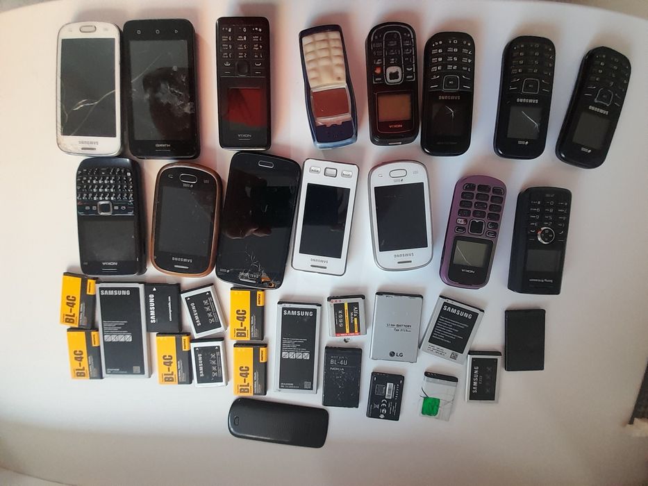 Продам телефоны не которые возможно рабочие точно не знаю очень давно