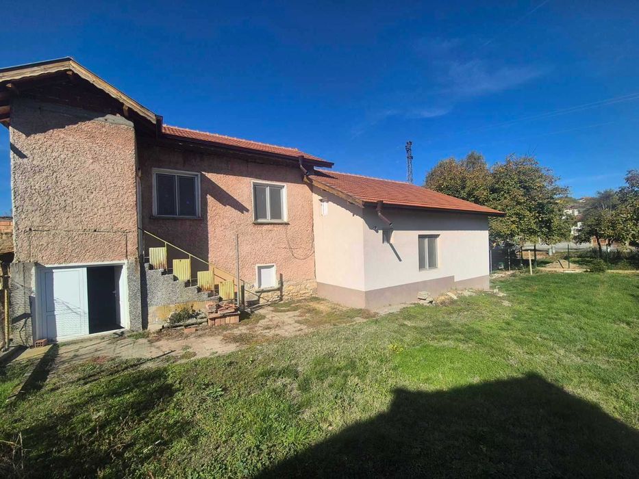 Нова къща в гр. Искър, обл. Плевен .